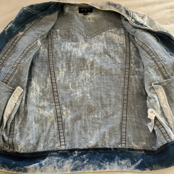 True Religion - Picture 3 of 10